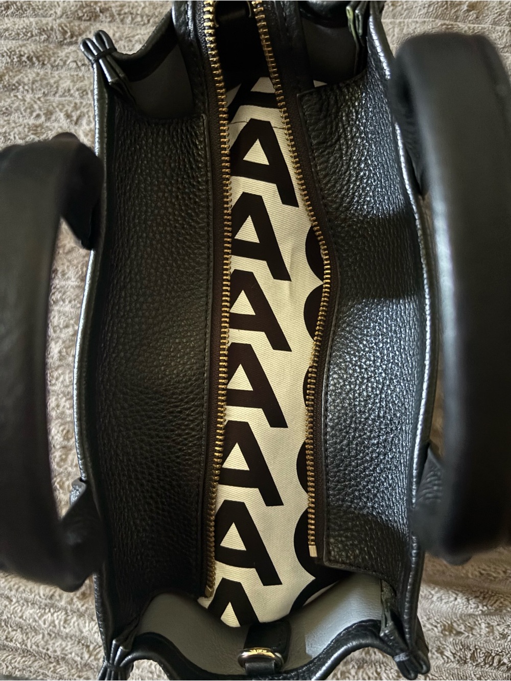 Marc Jacobs Black Small Leather 'The Tote Bag' - Picture 5 of 11